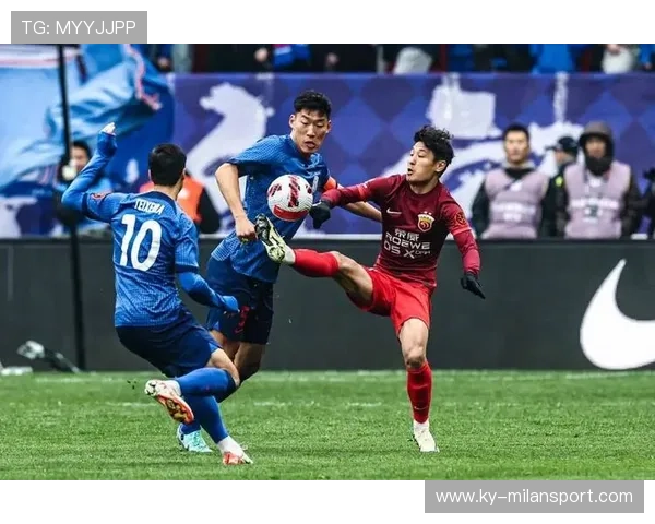 上海申花拉唐前场压迫抢断制造反击，攻守转换如行云流水