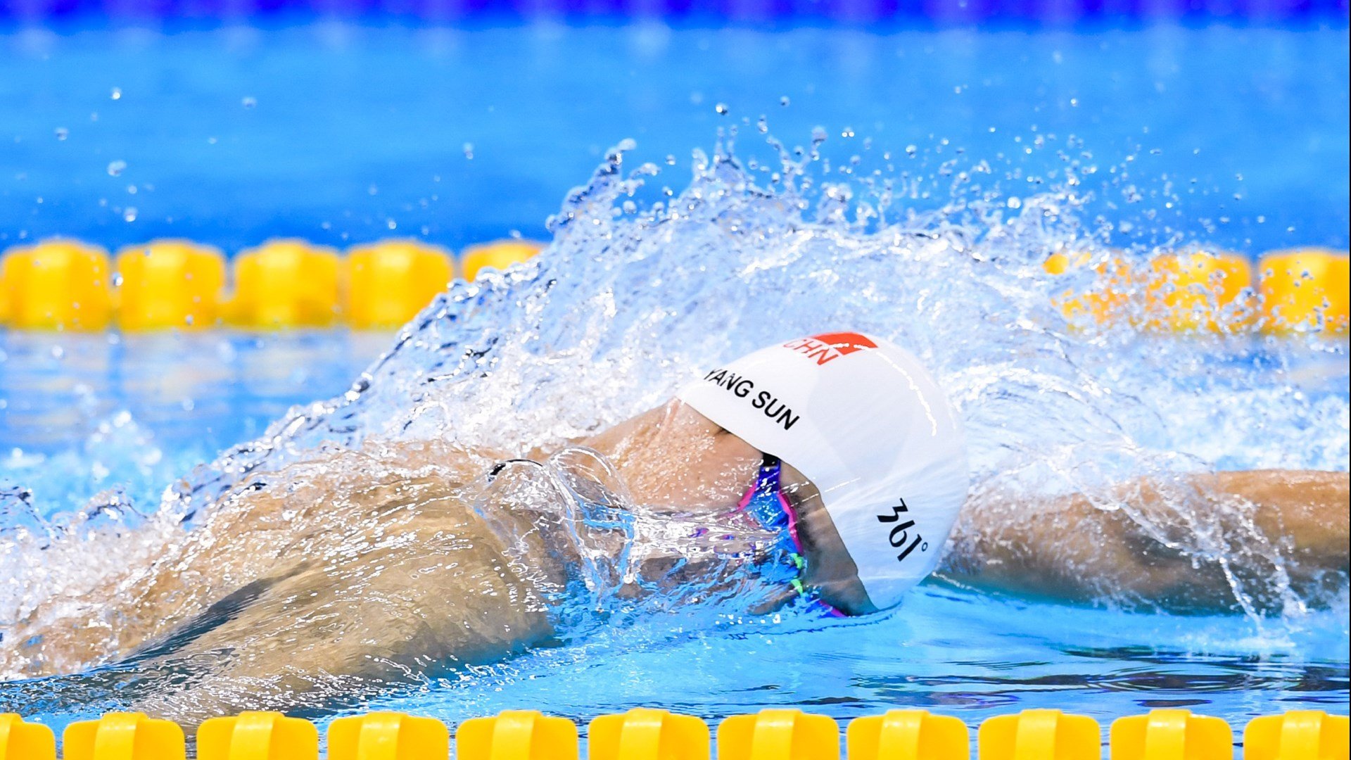 中国男篮强化篮板控制争抢第二落点,中国男篮又一巨无霸