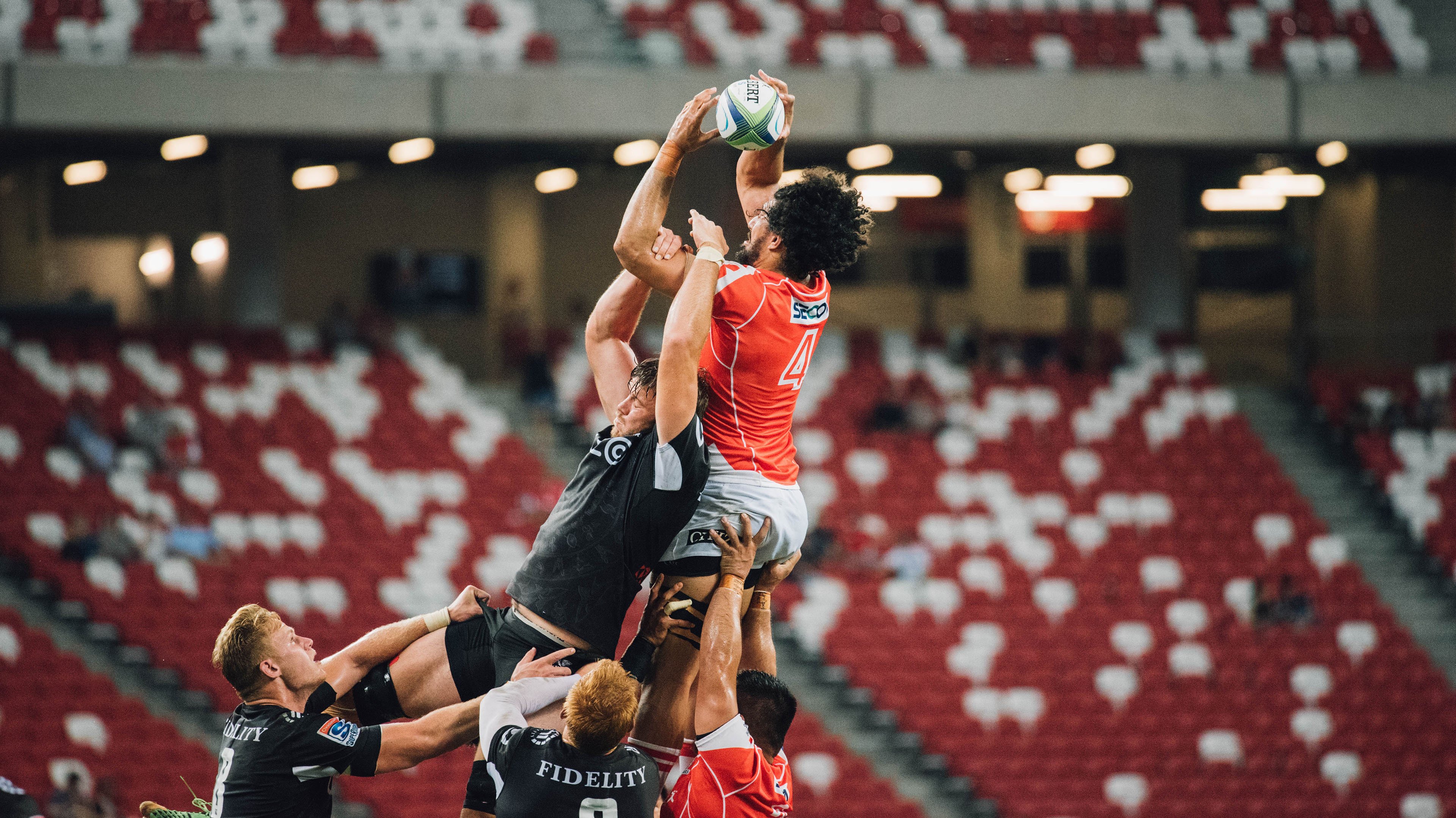 卡普尔的全能技巧和无畏突破能力,让袋鼠队在关键时刻逆转局势