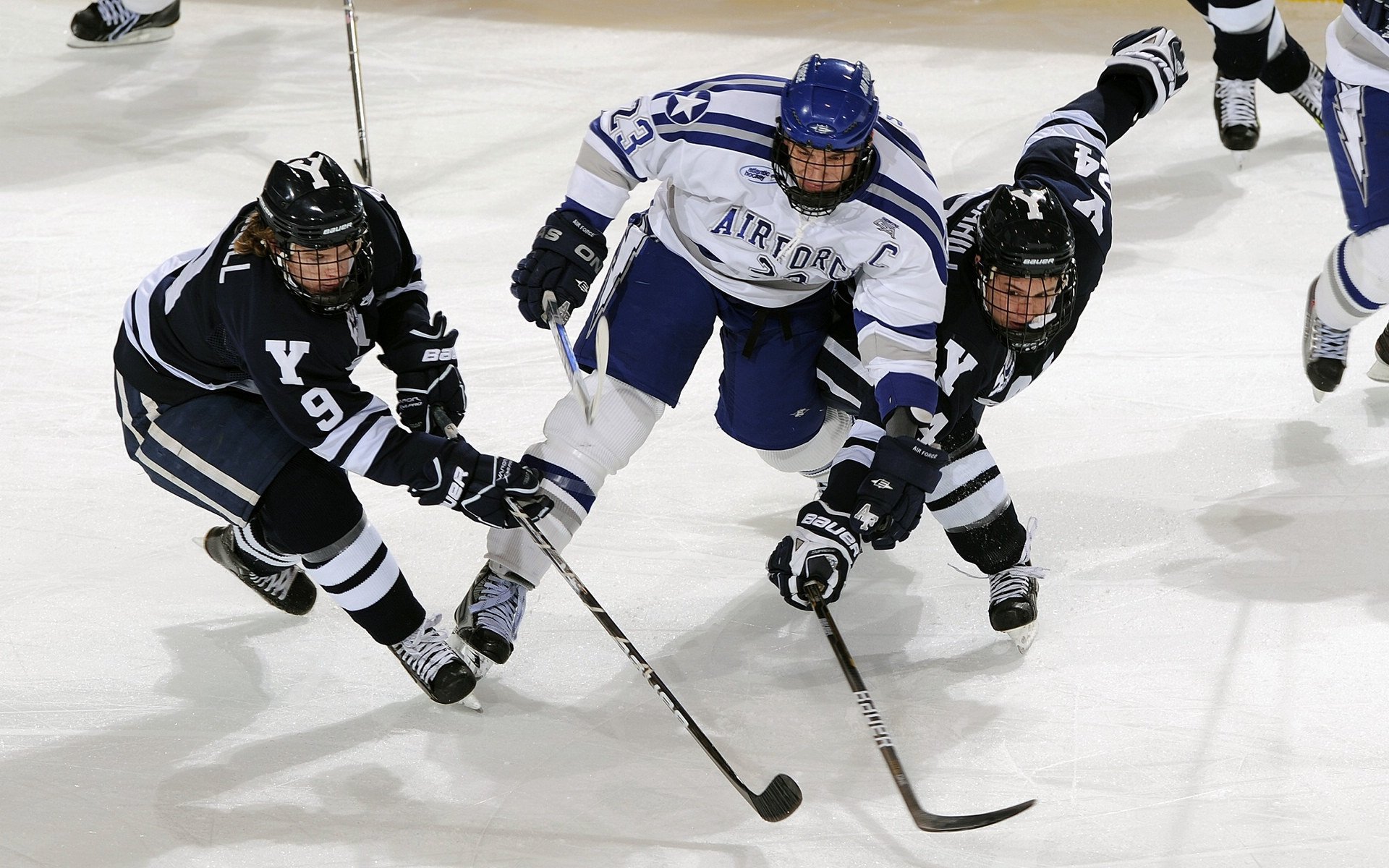 尼尔·巴特尔在橄榄球比赛中以防守为主导,帮助袋鼠队稳定胜局