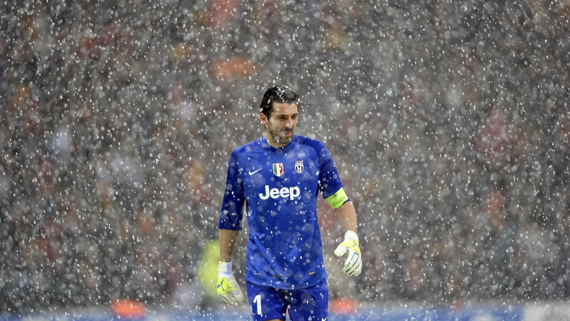 中国足球职业联赛场馆设施不断完善，中国足球场地